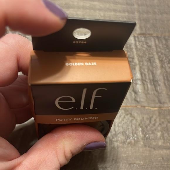 Elf Makeup Bundle 
Camo Concealer 
Putty Bronzer
Halo Glow
Wow Brow Tinted Glow - Picture 6 of 8
